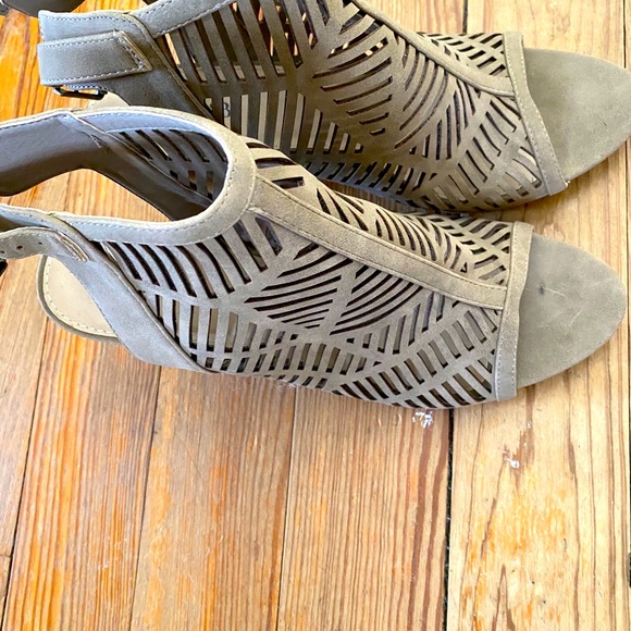 Shoes - Beige heels